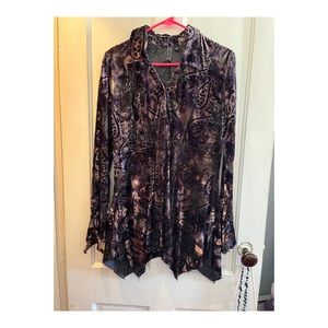 Long sleeve patterned velvet buttoned down shirt